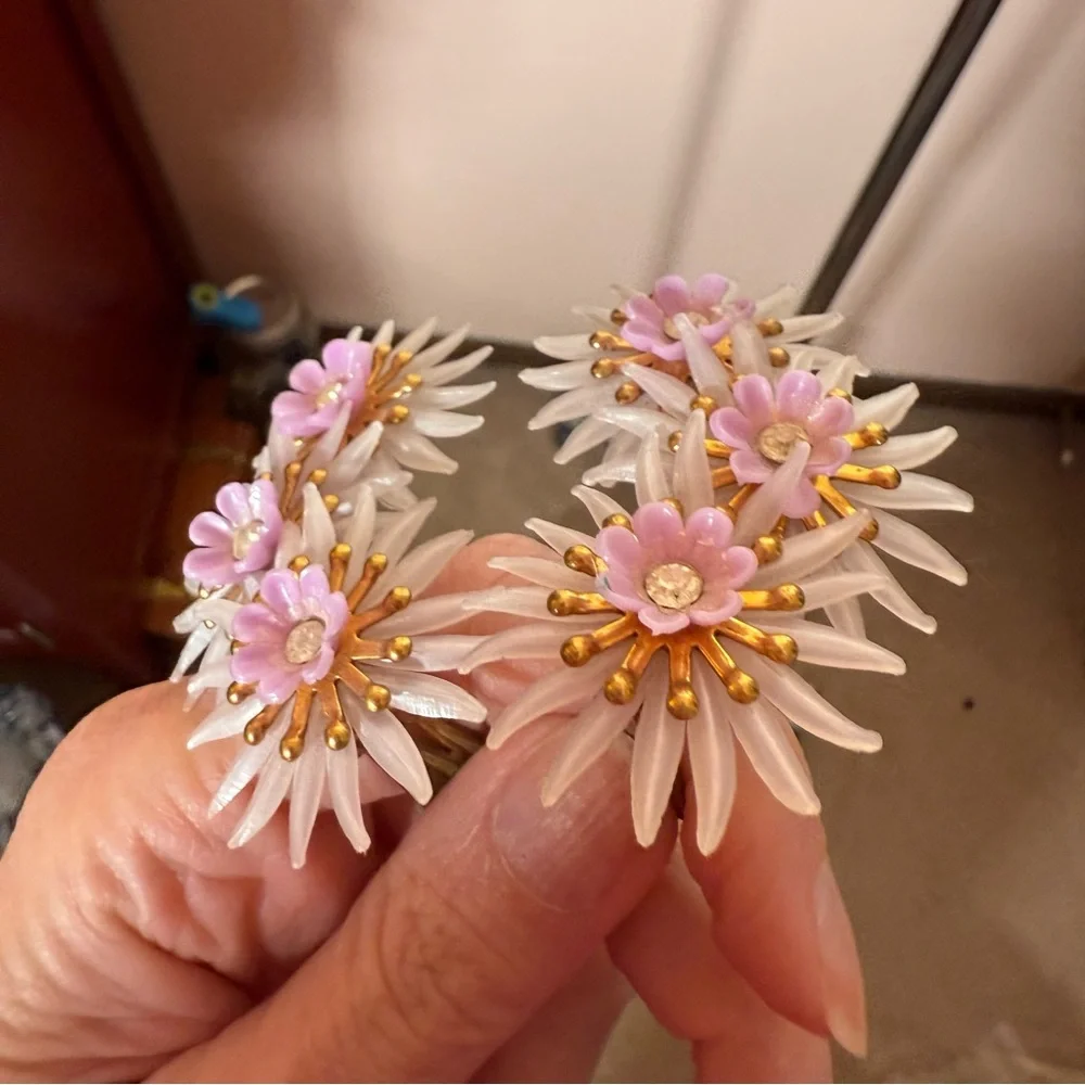 Vintage 1940 50 Oversized Plastic Lavender Fairycore clip ear crawler earrings - Picture 12 of 17